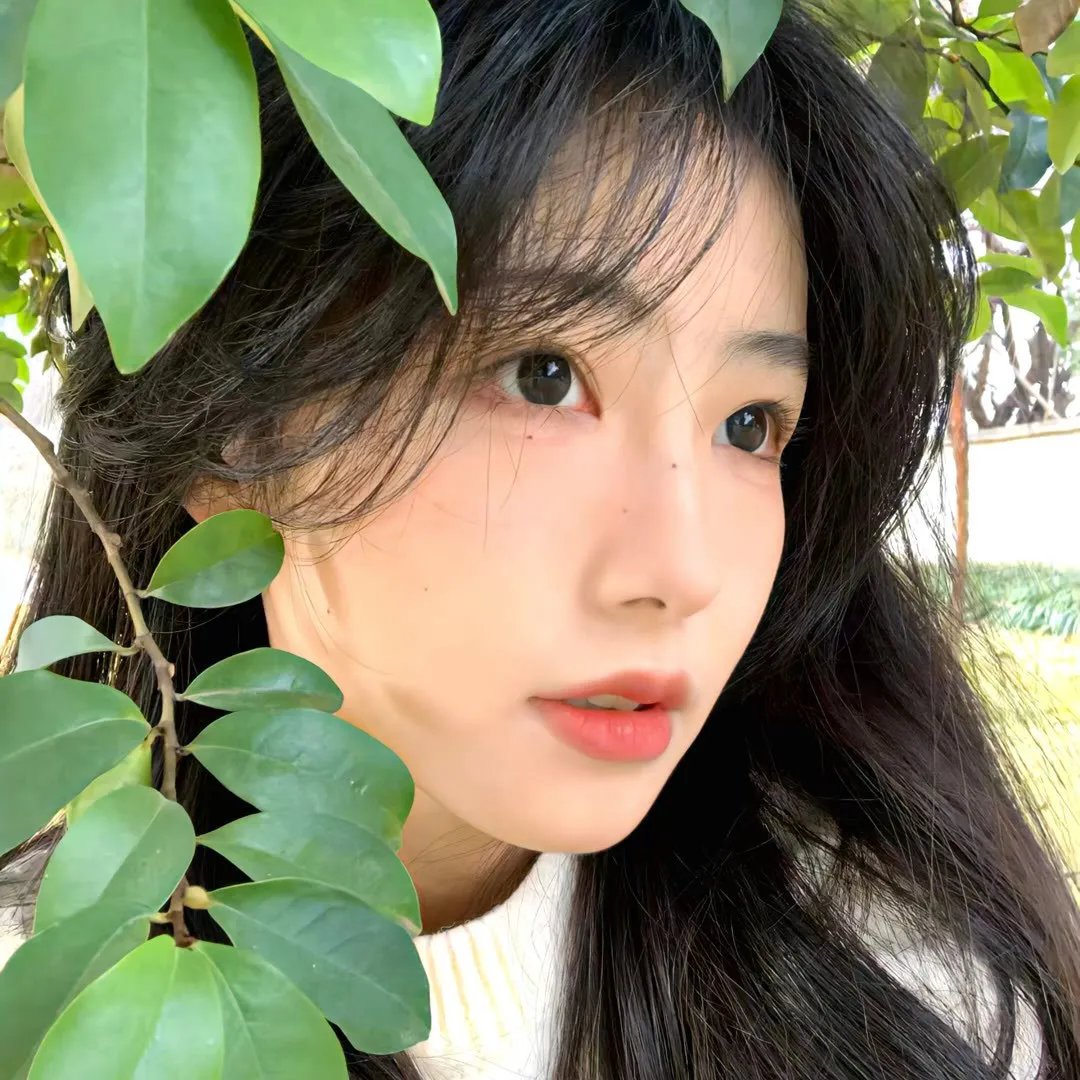 追梦的黎族女娃娃